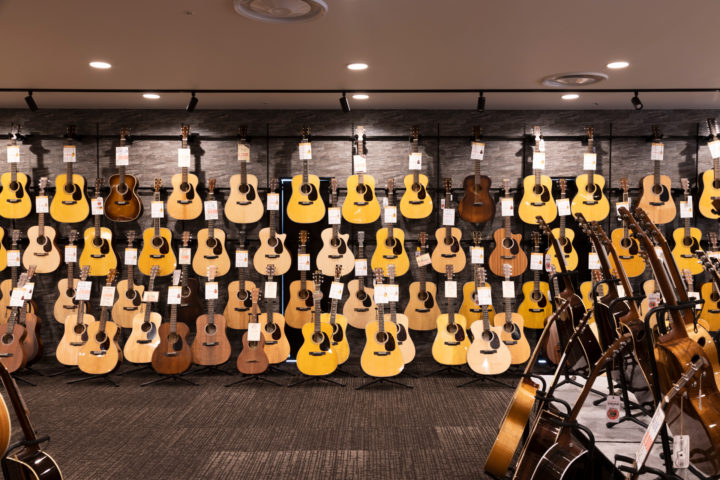 九州最大規模のギター専門店「クロサワ楽器」がミーナ天神に登場！