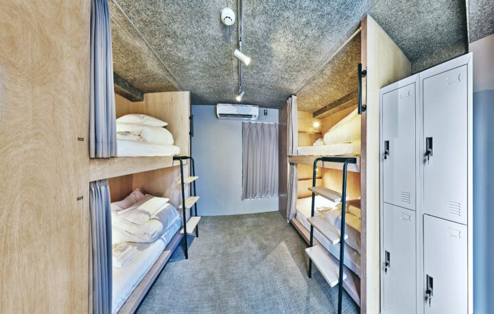 築30年の空きビルを塗装技術で蘇らせたシェア型ホテル「HOTEL URO」