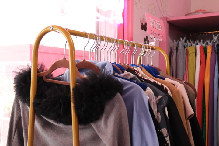 好きな服を試着し放題！お得に洋服が購入できる“無人のキレカワ古着屋さん”Favol天神店