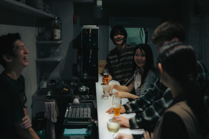 築30年の空きビルを塗装技術で蘇らせたシェア型ホテル「HOTEL URO」