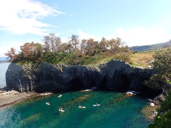 電動トゥクトゥクで海岸線を走るレンタカーサービス