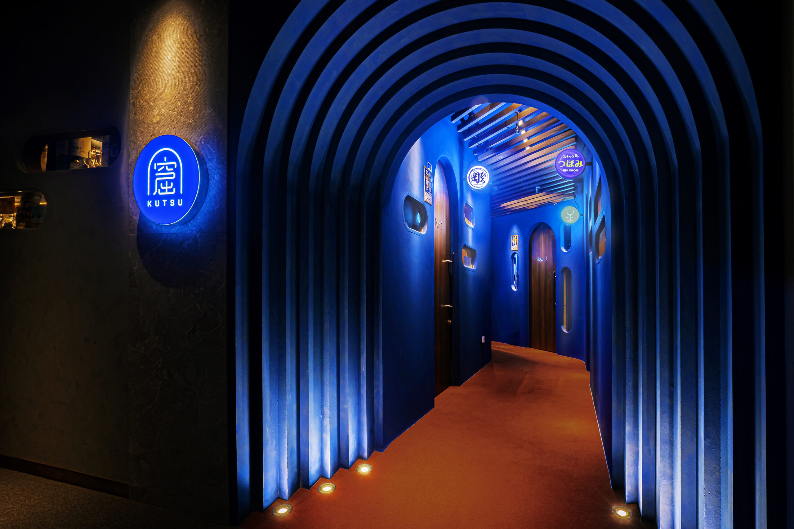 中洲「NEOスナック街 窟（KUTSU）」