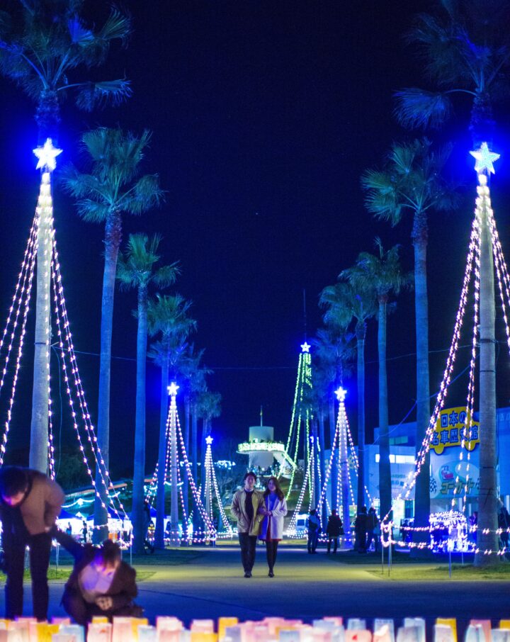 1万本の光が描く巨大キャンドルアート「うみなかキャンドルナイト2025」