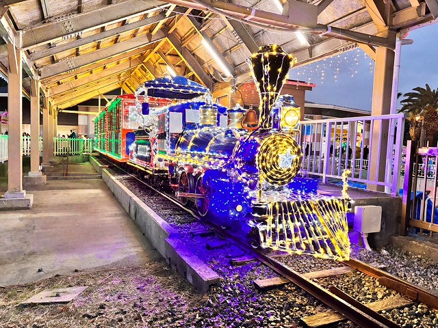 1万本の光が描く巨大キャンドルアート「うみなかキャンドルナイト2025」