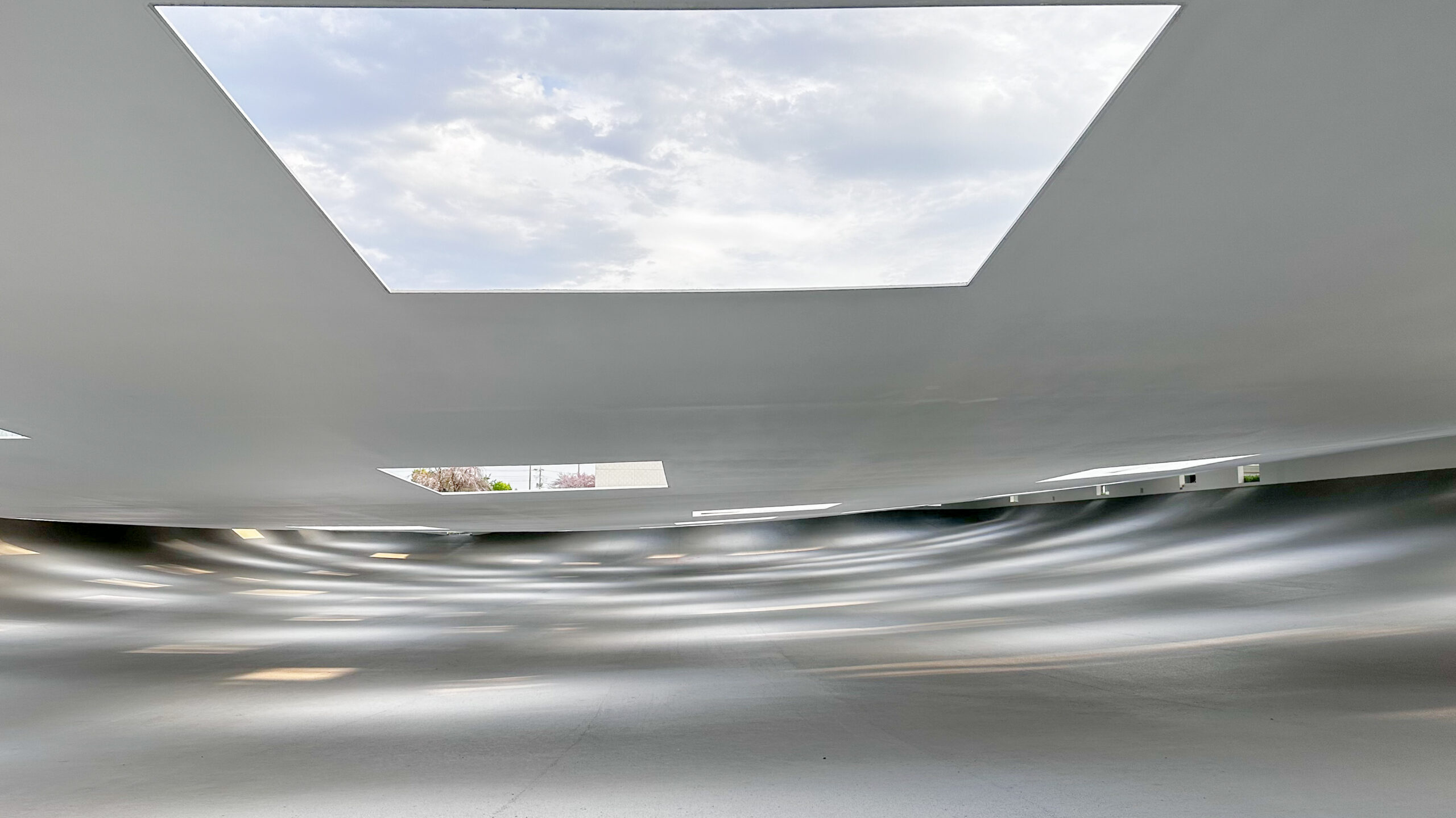 建築家・中川宏文が建築と衣服を横断する表現「Sein」1stコレクションをKAIT広場で発表 12月28日開催