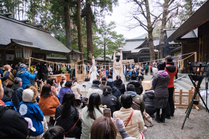 高千穂 天岩戸注連縄張神事