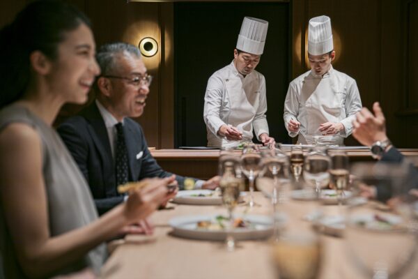 福岡｜天神で1日2組限定 シェフが目の前で仕上げる贅沢な「Chef’s会席プラン」博多和牛すき焼き会席が1月5日より予約開始