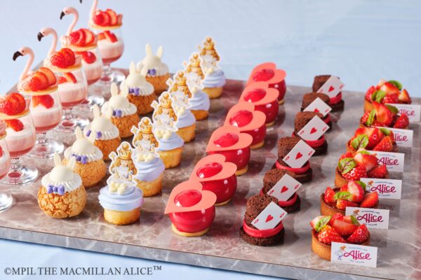 福岡｜ザ ストリングス 博多で味わう「アリスのストロベリーアフタヌーンティー」