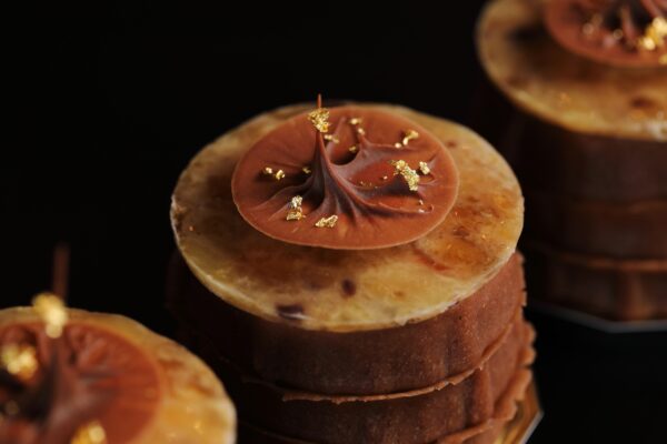 福岡|高橋草哉とヨリス・バンヘーが共演するカカオデザートコース「Melting Point」