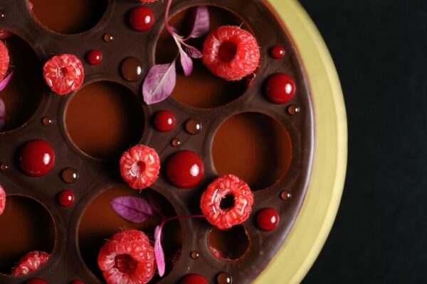 福岡|高橋草哉とヨリス・バンヘーが共演するカカオデザートコース「Melting Point」