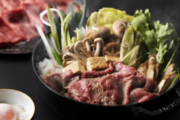 福岡｜天神で1日2組限定 シェフが目の前で仕上げる贅沢な「Chef’s会席プラン」博多和牛すき焼き会席が1月5日より予約開始
