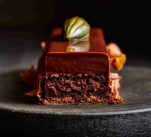 福岡|高橋草哉とヨリス・バンヘーが共演するカカオデザートコース「Melting Point」