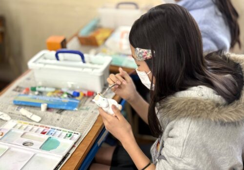 福岡・福津｜博多人形と津屋崎人形を学ぶ出前授業 伝統工芸を体感する特別授業を開催