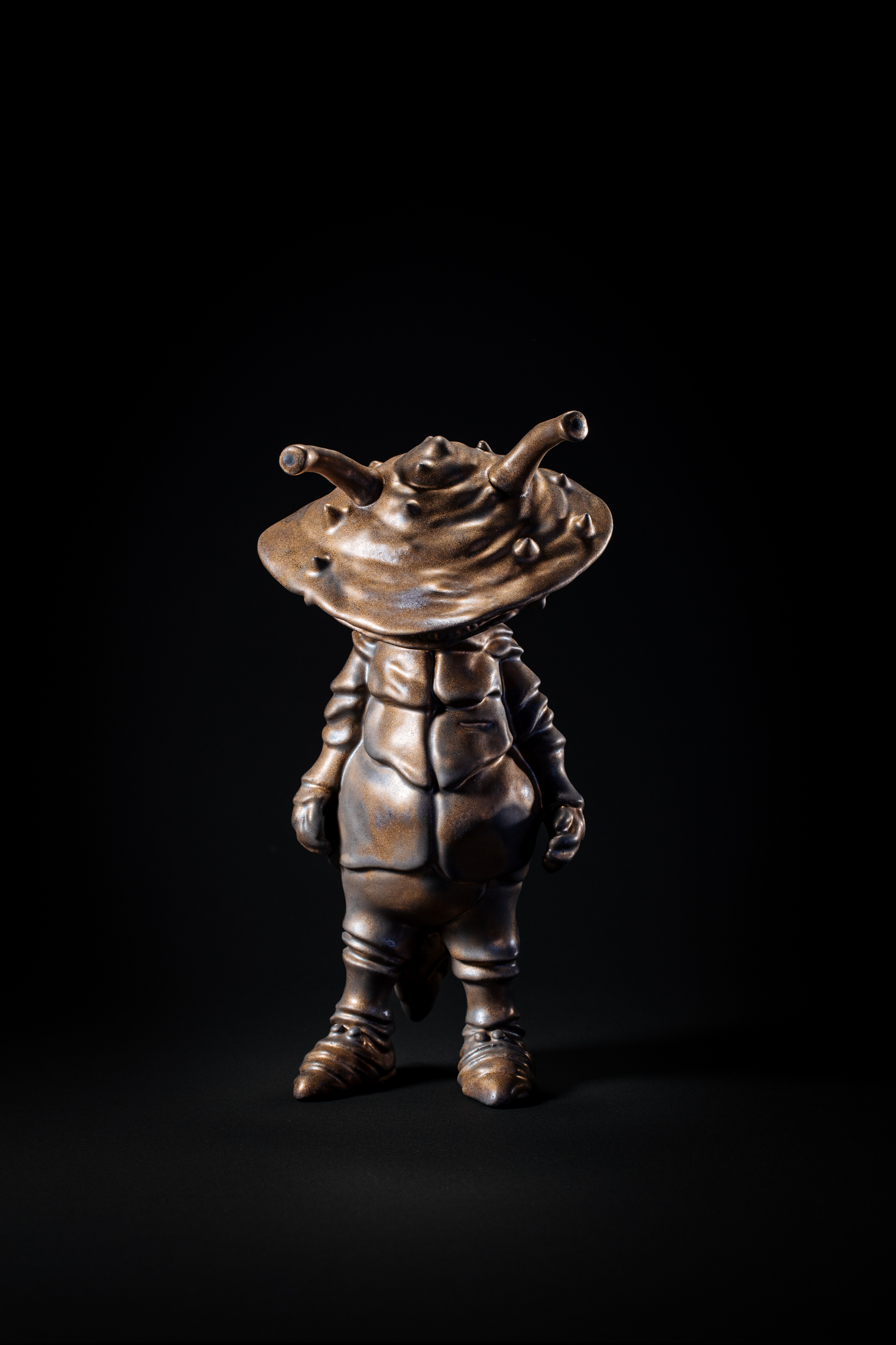 佐賀｜有田焼×ウルトラマン「カネゴン」誕生、存続危機の伝統産業に