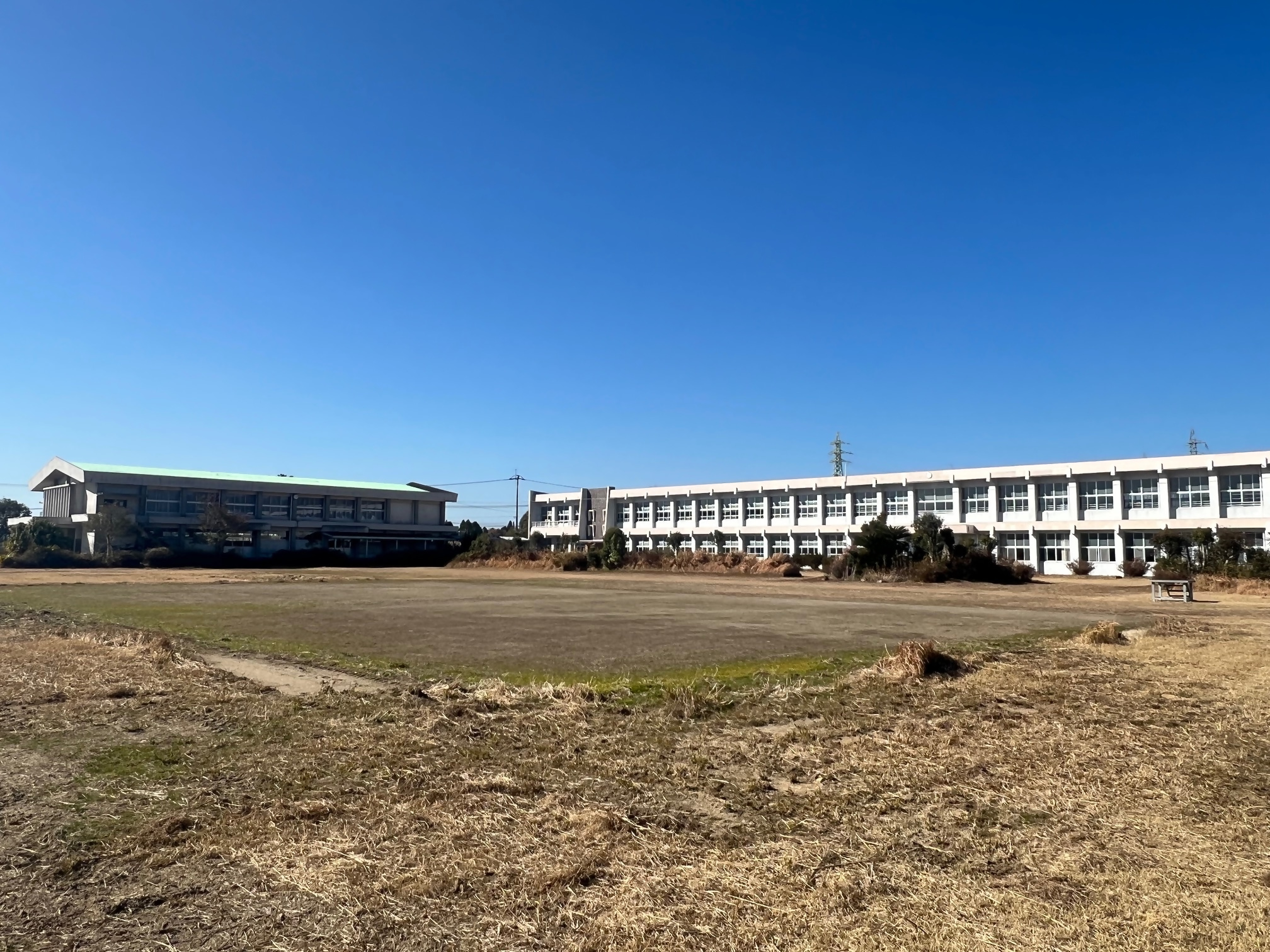 旧青戸中学校を売却します