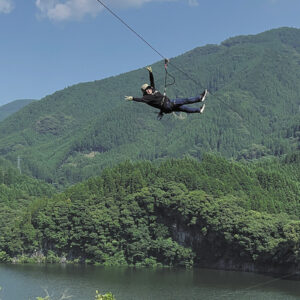 長崎・大村｜野岳湖を空から滑空 全長600mの湖越えジップ「ジップトリップコース」2026年3月20日誕生