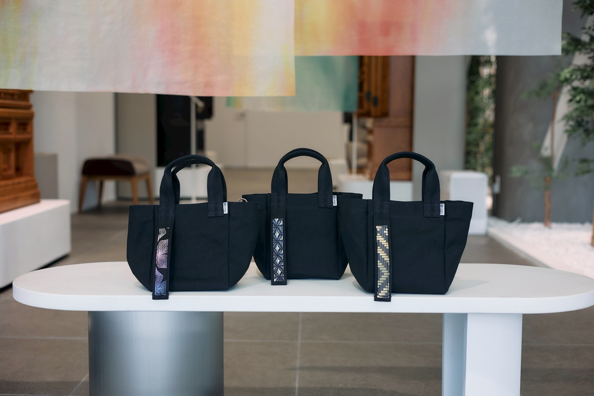 福岡｜博多織を日常へ。福岡帆布×博多織の限定バッグ「NABIKI」博多町家ふるさと館で発売