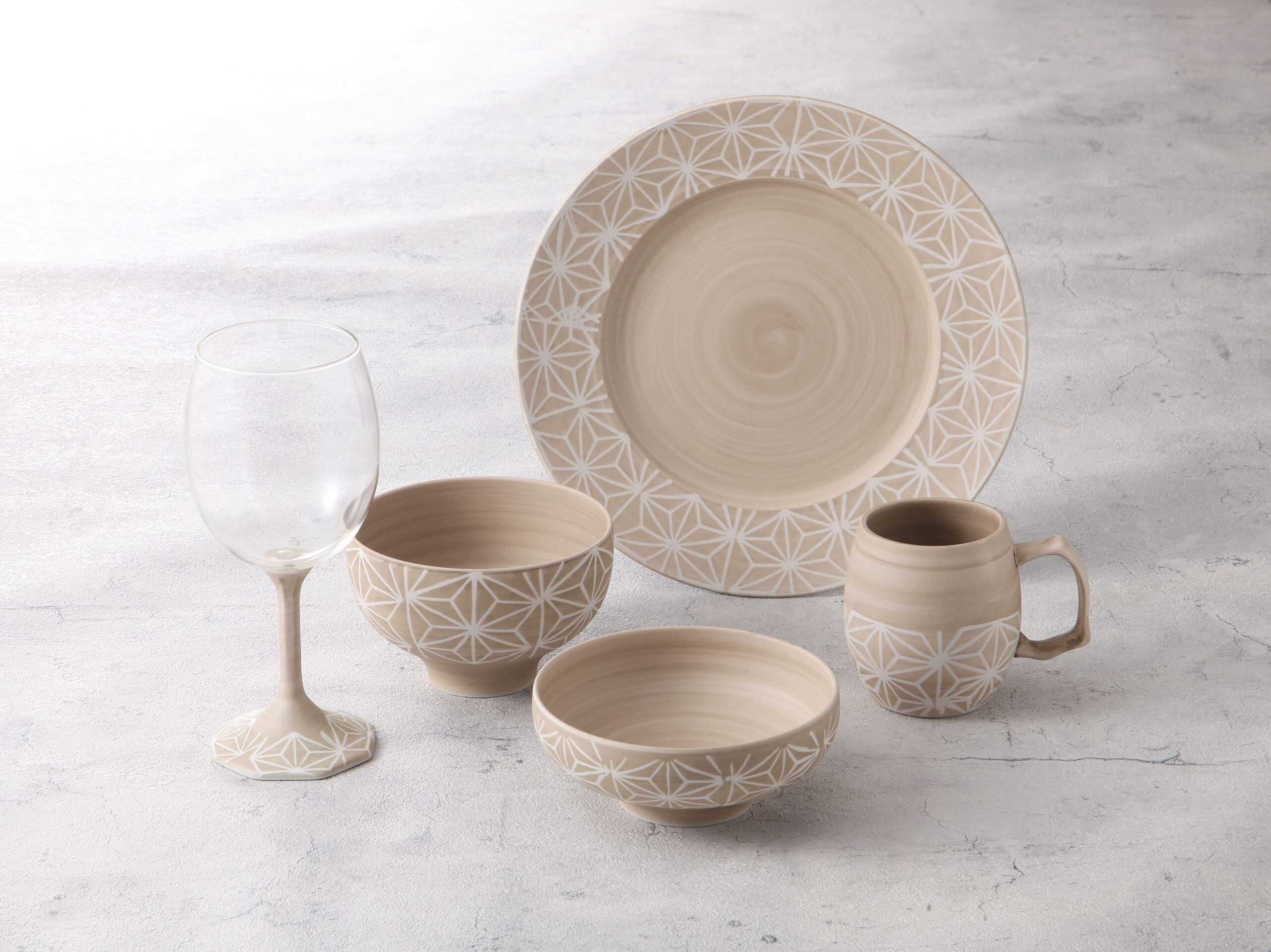 廃棄されていた陶土を使った新しい有田焼と紙の元である「パルプ」がコラボレーション　「NEO CLAY®×TSUMUGI」