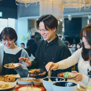 福岡｜姪浜の人気店「stong coffee lab」「kubelto」2周年イベント開催　薪火料理とクラフト体験