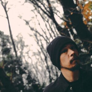 LEO今井、7年ぶりの独奏ワンマンライブの続編を札幌・福岡で開催発表。本日よりチケット先行スタート。 2026年ソロワークスのキックオフとして、独奏のワンマン公演としては約7年ぶりとなる「SOLO SHOW ‘TOKYOTO’」を東京(2/11)と京都(3/15)で開催し、好評に終えたばかりのLEO今井が、続編となる独奏ワンマン公演「SOLO SHOW ‘SPK_FUK’」を札幌と福岡で6月に開催することを発表。本日よりB2ポスター付きチケットのオフィシャル先行が開始した。 なお、札幌は豊平館(国指定重要文化財)、福岡はROOMSで開催され、限定人数の特別な空間で、バンドとは異なるアプローチでギター、生ピアノを駆使して、これまでのディスコグラフィーを中心に自由に独奏をたっぷり行う。 貴重な機会をぜひお楽しみに。 ＜公演詳細＞ 公演タイトル: LEO今井 SOLO SHOW ‘SPK_FUK’　 ・札幌公演 2026年6月5日(金) 札幌 豊平館(国指定重要文化財) 開場 18:30 / 開演 19:00 問い合わせ：SMASH EAST 011-261-5569 http://smash-east.com ・福岡公演 2026年6月28日(日) 福岡 ROOMS 開場 14:30 / 開演 15:00 問い合わせ：BEA　092-712-4221(平日12:00～16:00) https://www.bea-net.com/ ●チケット(B2ポスター付)：5,000円 (自由席/入場整理番号付/税込) [福岡公演は別途1ドリンク代必要] ※ポスターは公演当日会場でお渡しします。 【オフィシャル先行受付(先着)】 ※両公演共通URL https://eplus.jp/leoimai/　[受付期間: 2026年3月24日(火)20:00～4月13日(月)23:59] ■LEO今井 最新作EP『Eastward Westward』試聴リンク https://leoimai.lnk.to/Eastward_Westward ■LEO今井　「東へ西へ」（井上陽水カバー）MV視聴リンク https://www.youtube.com/watch?v=0nnbG3D_Ff8 ■プロフィール LEO今井 日本・スウェーデン出身。イギリスでの生活を経て日本へ移住。 オルタナティヴを基盤にした無国籍な都市の日常を切り取るシンガーソングライター。その文学的、実験的な作風は、各都市で生活してきたVISITORとしての視点に溢れている。 これまでに5枚のソロアルバムをリリース。 2013年に、当時ライブを始めるようになっていたバンドメンバーの岡村夏彦、シゲクニ、白根賢一とレコーディングを行い、リリースした4枚目のアルバム『Made From Nothing』で、LEO IMAI＝自身のバンドとしての確固たるイメージが完成されていく。 さらに2018年、自身の身体から湧き上がるメタル、グランジ、カントリーなどの音楽要素を自身のバンドLEO IMAI (LEO今井 岡村夏彦 シゲクニ 白根賢一)で体現したアルバム『VLP』を発表。2019年、eastern youth、ZAZEN BOYS、人間椅子、ペトロールズ、前野健太、呂布カルマらの原曲をカバーすることで、独自のヘヴィネスさを追求したカバーEP『6 Japanese Covers』をリリース。2023年には「東へ西へ」（Honda ZR-V e:HEV CMソング）を収録した配信EP『Eastward Westward』をリリースする。 また、ソロ活動以外に、2010年結成の向井秀徳とのユニットKIMONOSとして、また、FUJI ROCK FESTIVAL ‘21に当初活動していたMETAFIVEの特別編成として出演したことをきっかけに誕生したTESTSET(砂原良徳×LEO今井×白根賢一×永井聖一)として、2022年より活動中。 他に作曲(劇伴含む)/作詞家・翻訳作詞家(日本語/英語/スウェーデン語)としても活躍している。 ●LEO今井 SNS http://www.leoimai.com