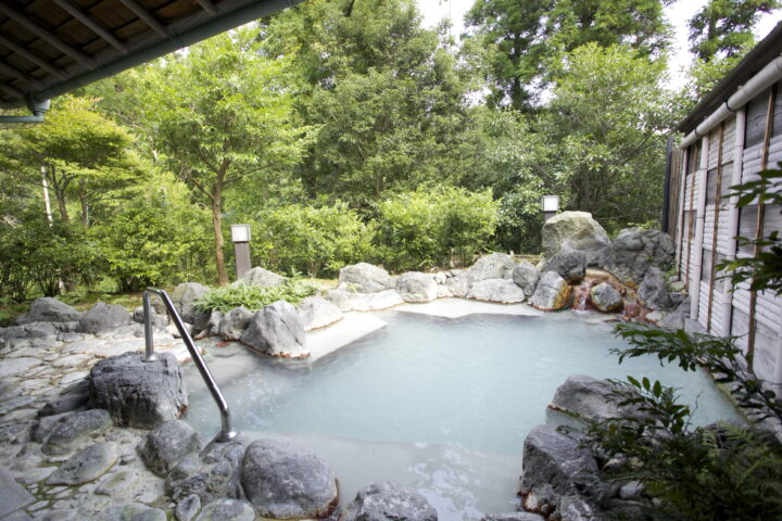 長崎｜ミヤマキリシマ彩る雲仙で過ごす至福の滞在 ミシュラン1キー旅亭半水盧の春旅 2026年4月～6月