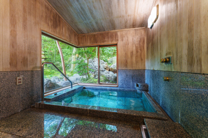 長崎｜ミヤマキリシマ彩る雲仙で過ごす至福の滞在 ミシュラン1キー旅亭半水盧の春旅 2026年4月～6月