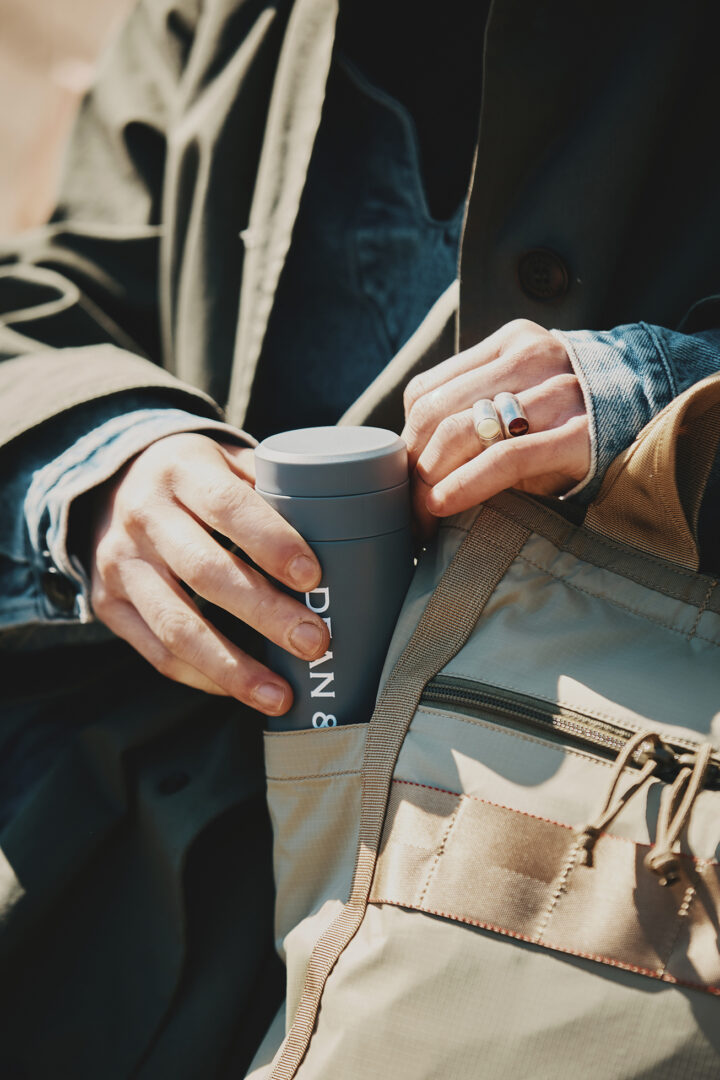 DEAN & DELUCA×BRIEFINGコラボバックパック発売 機能美と携帯性を備えた2WAY仕様が2026年4月14日登場