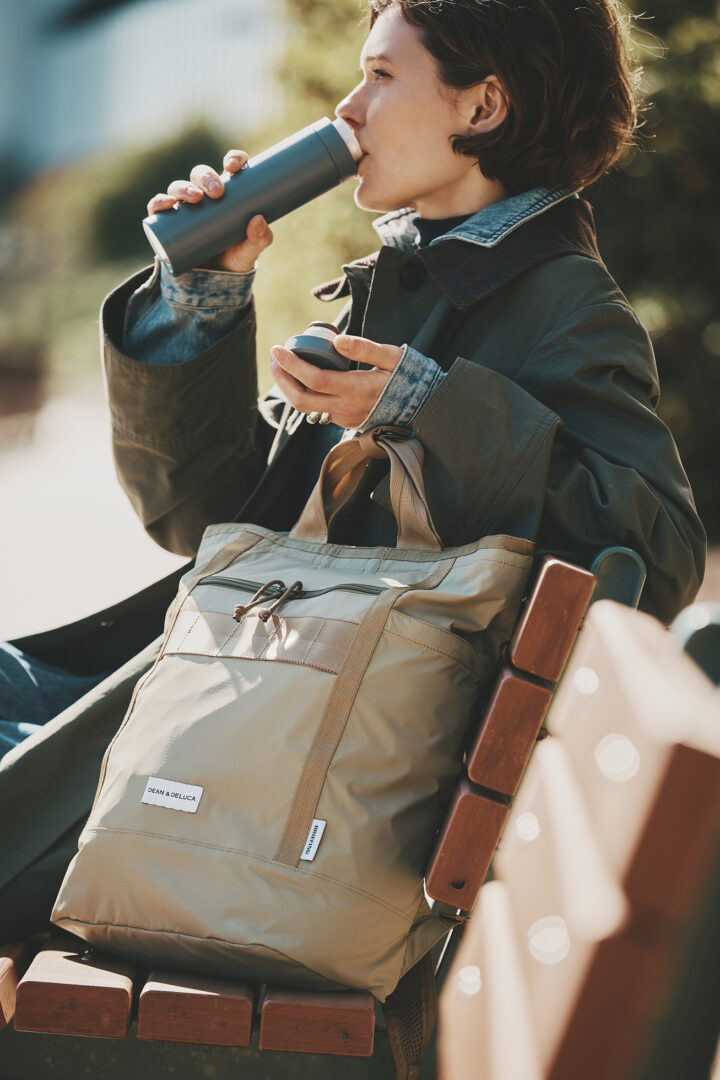 DEAN & DELUCA×BRIEFINGコラボバックパック発売 機能美と携帯性を備えた2WAY仕様が2026年4月14日登場